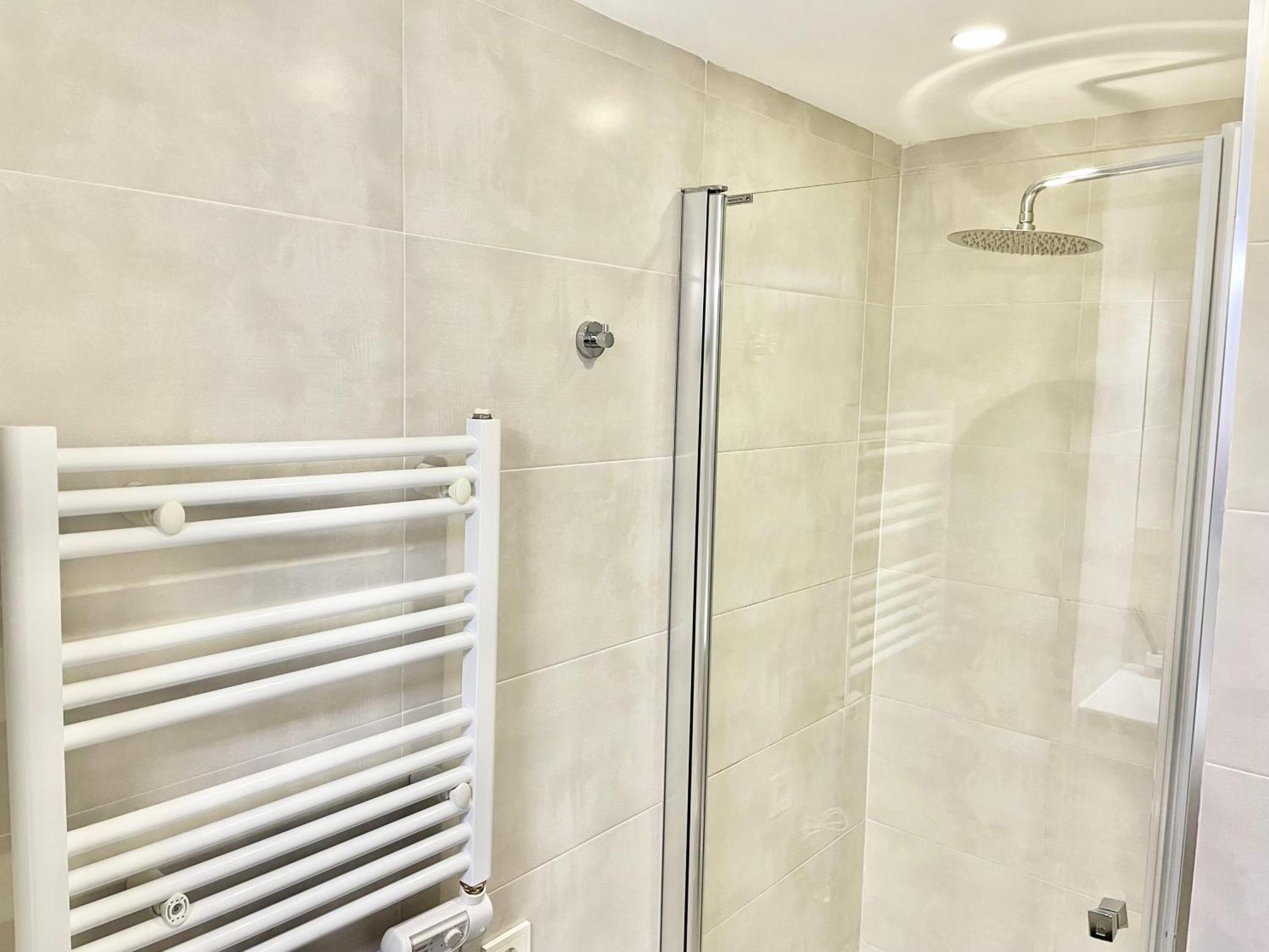 Apartamento San Lorenzo Playa. Vistas Al Mar. Хихон Екстериор снимка