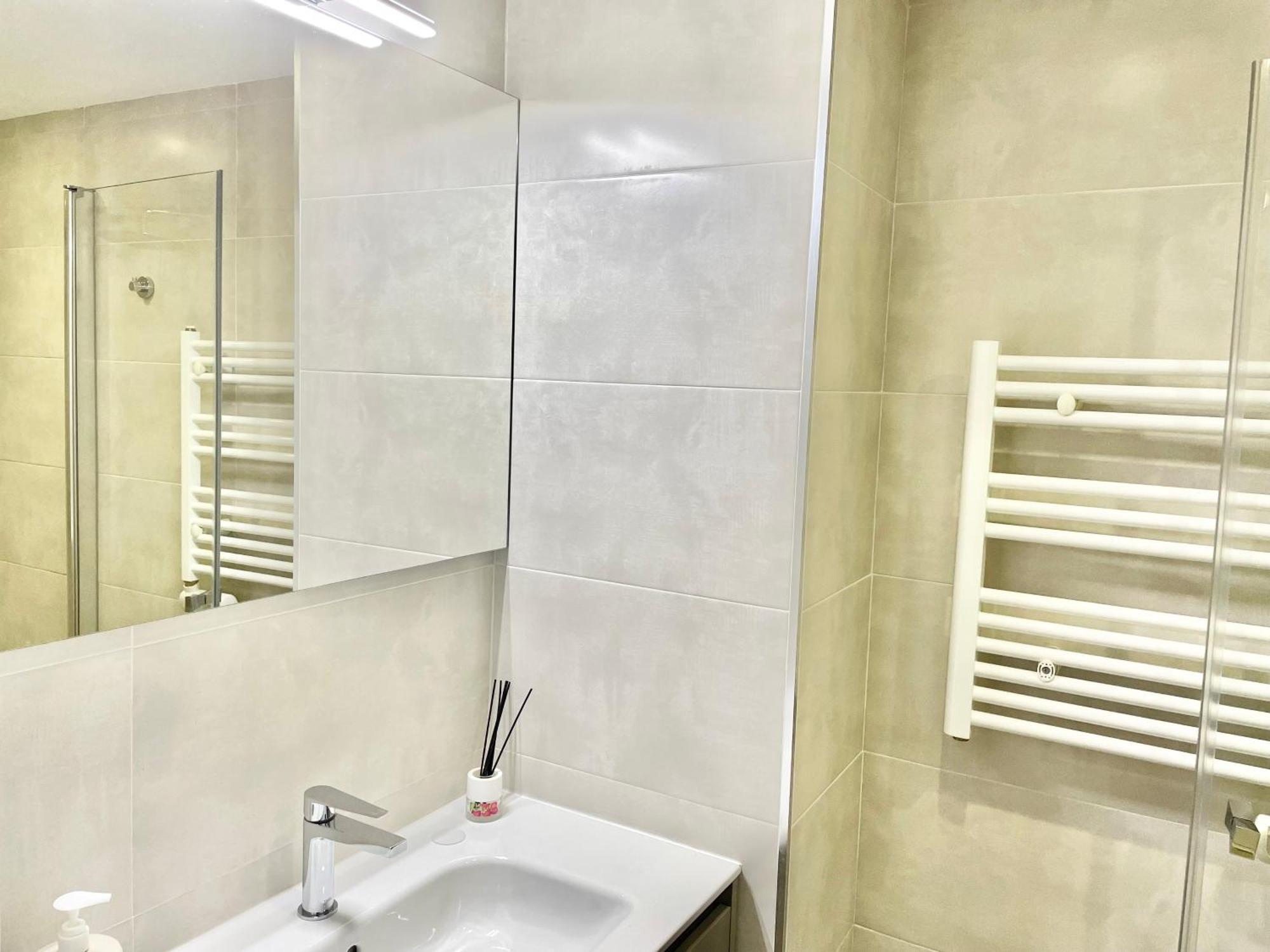 Apartamento San Lorenzo Playa. Vistas Al Mar. Хихон Екстериор снимка