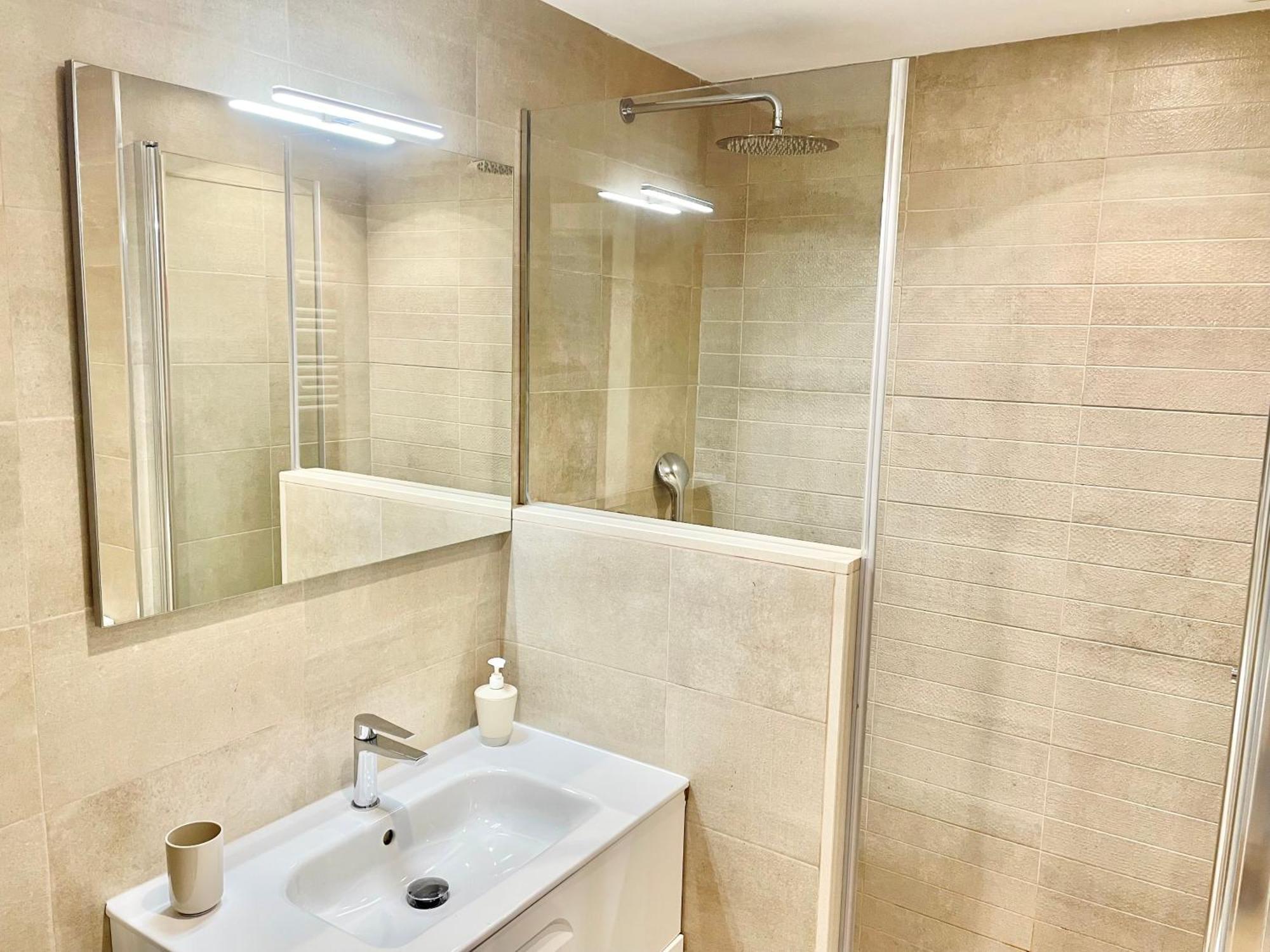 Apartamento San Lorenzo Playa. Vistas Al Mar. Хихон Екстериор снимка