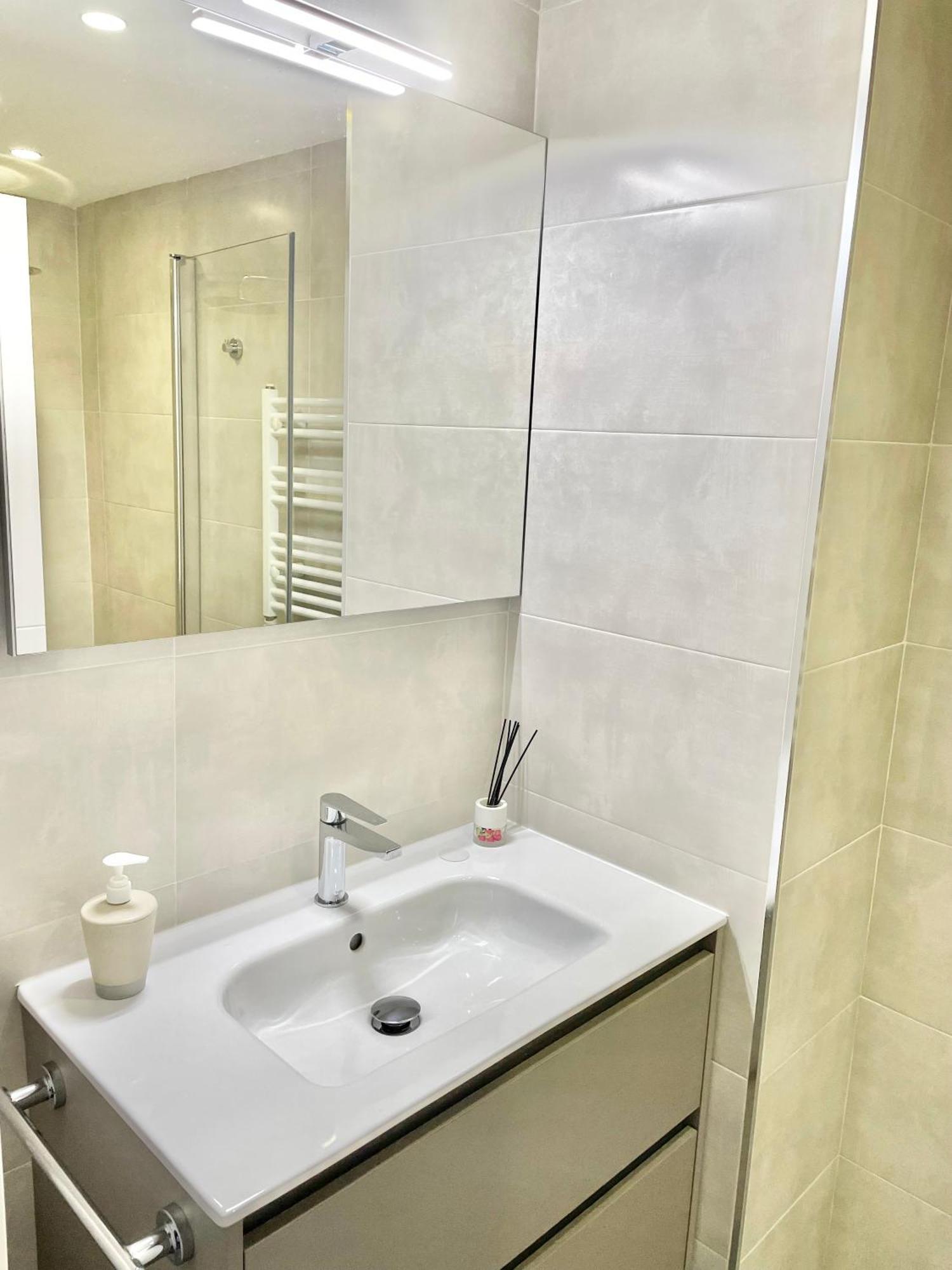Apartamento San Lorenzo Playa. Vistas Al Mar. Хихон Екстериор снимка