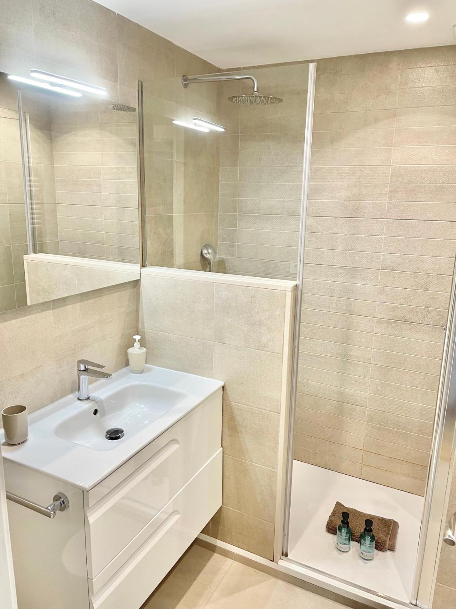Apartamento San Lorenzo Playa. Vistas Al Mar. Хихон Екстериор снимка
